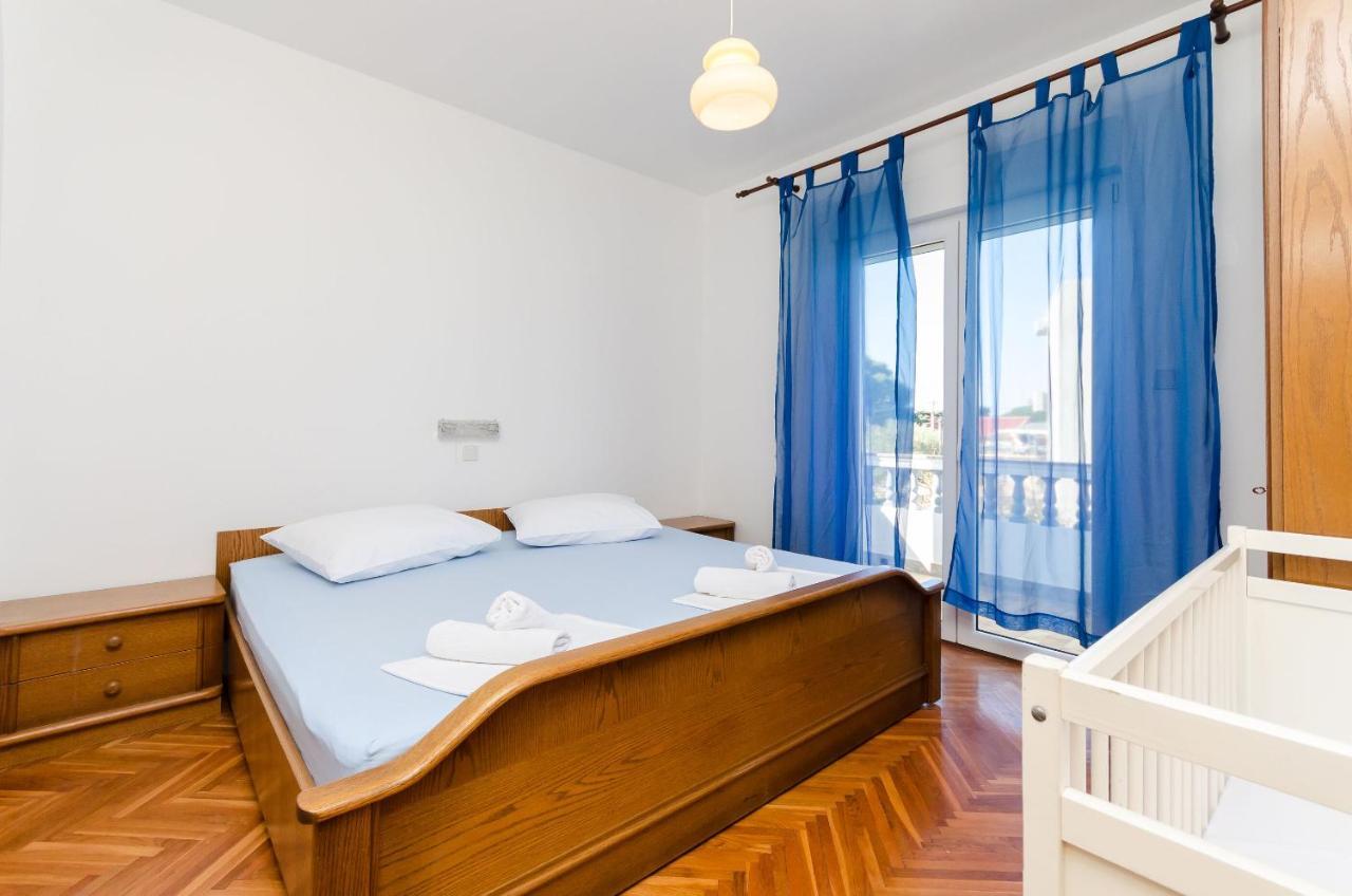 Apartments Slavica R Banjol Εξωτερικό φωτογραφία