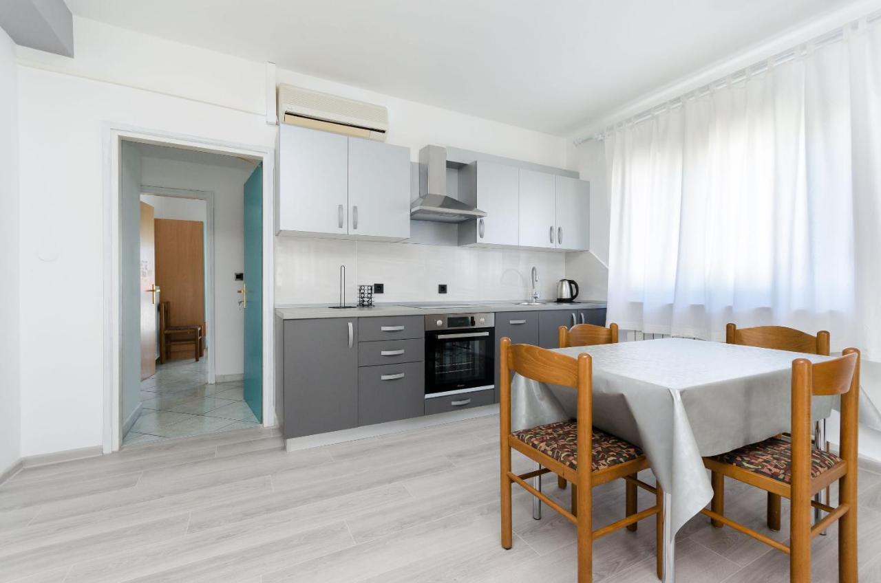 Apartments Slavica R Banjol Εξωτερικό φωτογραφία