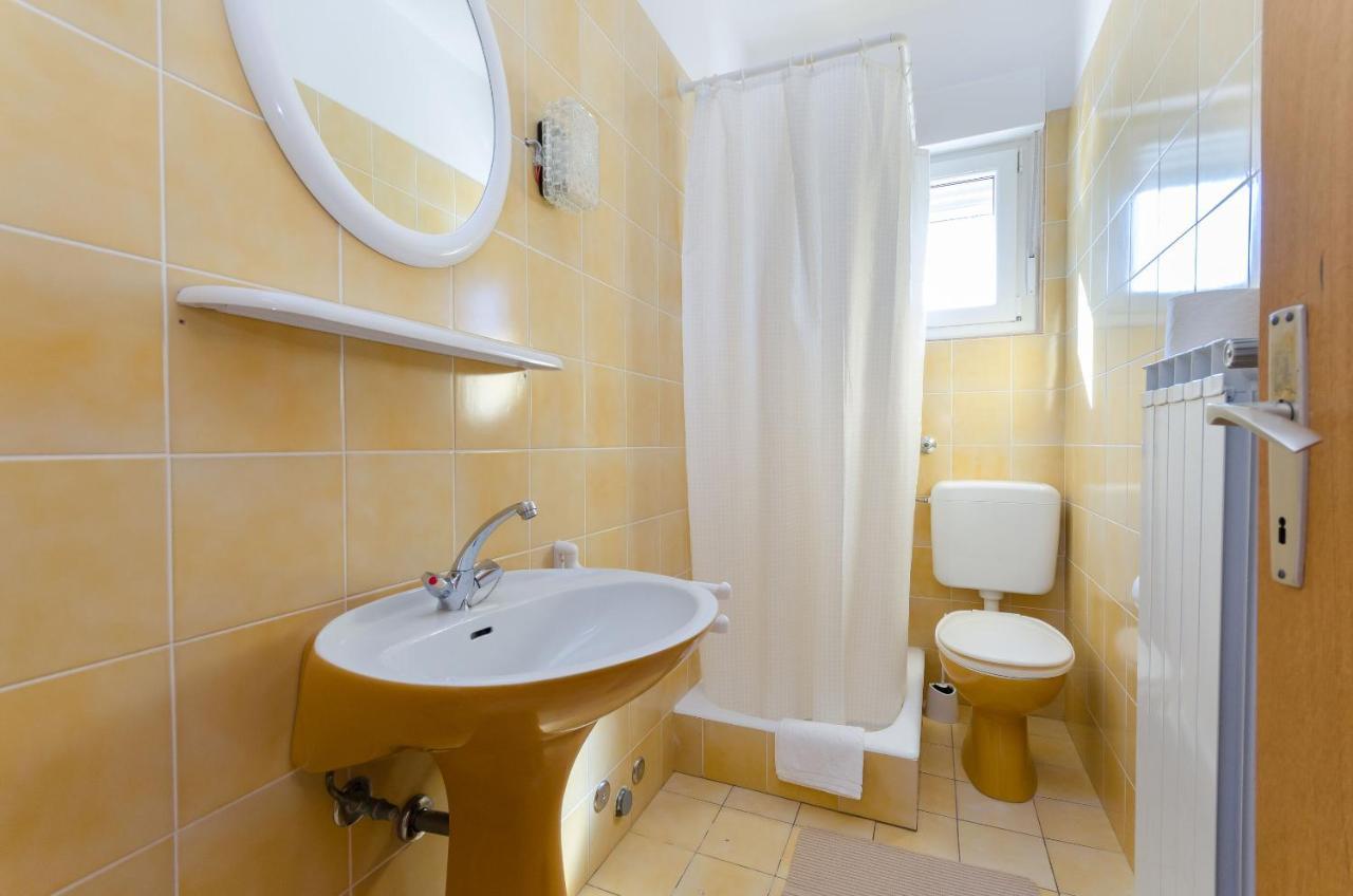 Apartments Slavica R Banjol Εξωτερικό φωτογραφία
