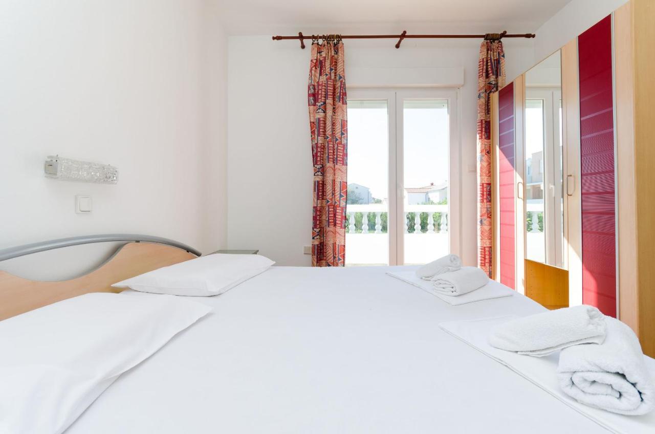 Apartments Slavica R Banjol Εξωτερικό φωτογραφία